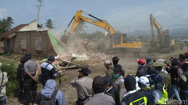 Foto: Rumah Warga Dibongkar Paksa Efek Proyek Bandara Kulon Progo