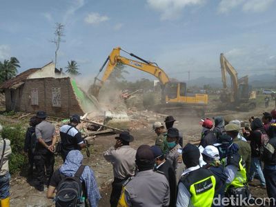 Foto: Rumah Warga Dibongkar Paksa Efek Proyek Bandara Kulon Progo