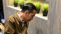 Foto: Ternyata Ini Sepatu Baru yang Dipilih Jokowi di Mal Bandung
