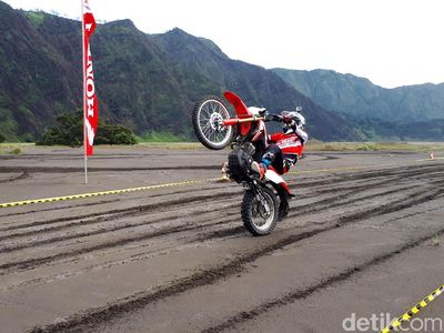 Menjajal Ketangguhan Honda CRF150L di Gunung Bromo