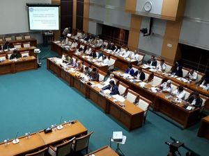 Komisi VIII DPR Rapat Dengan Menag Bahas Pelayanan Haji 2018 Komisi VIII DPR Rapat Dengan Menag Bahas Pelayanan Haji 2018