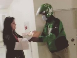 So Sweet, Pria Ini Nyamar Jadi Driver Ojek untuk Kejutkan Pacar