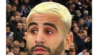 Gayanya pun bikin Mahrez dimirip-miripkan dengan aktor papan atas Hollywood, Ryan Gosling. Namanya dipelesetkan jadi Riyad Gosling. (Foto: Twitter @TomParkes_)