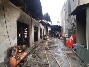 Camat Tambora Cek Izin Usaha Pabrik Kosmetik yang Terbakar