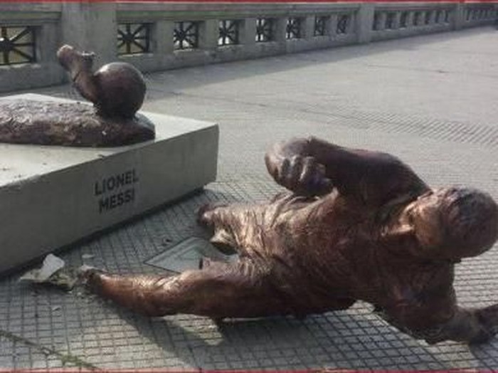 Patung Messi Jadi Korban Vandalisme