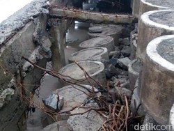 Ombak Palabuhanratu Rusak Jogging Track Senilai Miliaran Rupiah