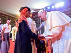 Paus Fransiskus Sebut Rohingya di Bangladesh, Netizen Myanmar Marah