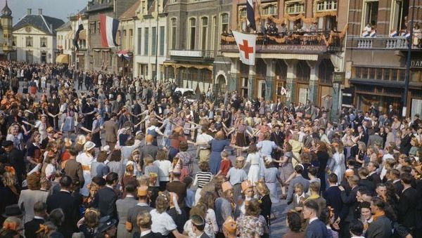 Foto Langka Warna-warni Perang Dunia II