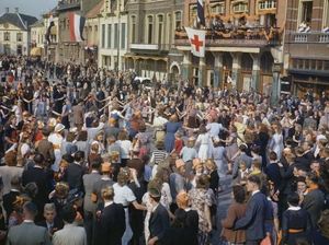 Foto Langka Warna-warni Perang Dunia II