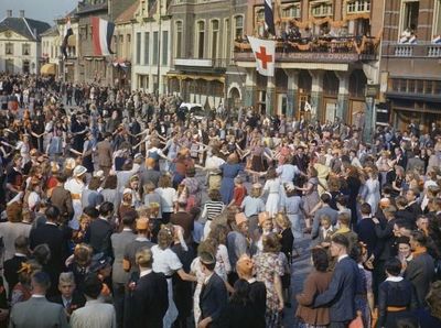 Foto Langka Warna-warni Perang Dunia II