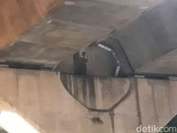 Tengah Malam, Pria Ini Panjat ke Kolong JLNT Casablanca