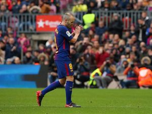 Cedera, Iniesta Absen Lawan Sporting