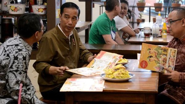 Berbagai Hal yang Dilakukan Jokowi Saat Nge-Mall