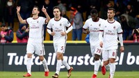 Milan tak butuh waktu lama untuk bereaksi atas kondisi itu. Di menit 57 tim tamu kembali unggul, kali ini melalui Nikola Kalinic. (REUTERS/Ciro De Luca)