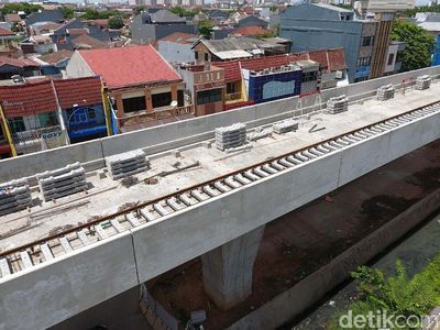 LRT Jakarta Dikebut: Rel Sudah Mulai Dipasang