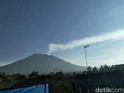 Radius 10 Km dari Kawah Gunung Agung Aman Dikunjungi