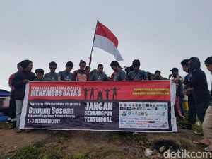 Atlet Difabel Senang Banyak Peserta Ikut Pendakian Gunung Sesean Atlet Difabel Senang Banyak Peserta Ikut Pendakian Gunung Sesean