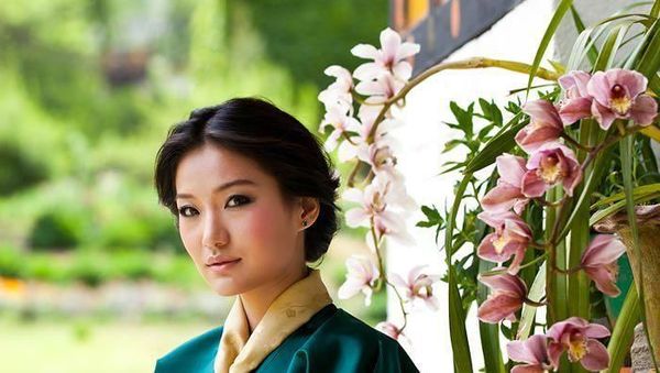 Foto: Pesona Kecantikan Jetsun Pema, Ratu Termuda Dunia