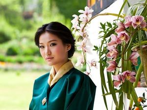 Foto: Pesona Kecantikan Jetsun Pema, Ratu Termuda Dunia