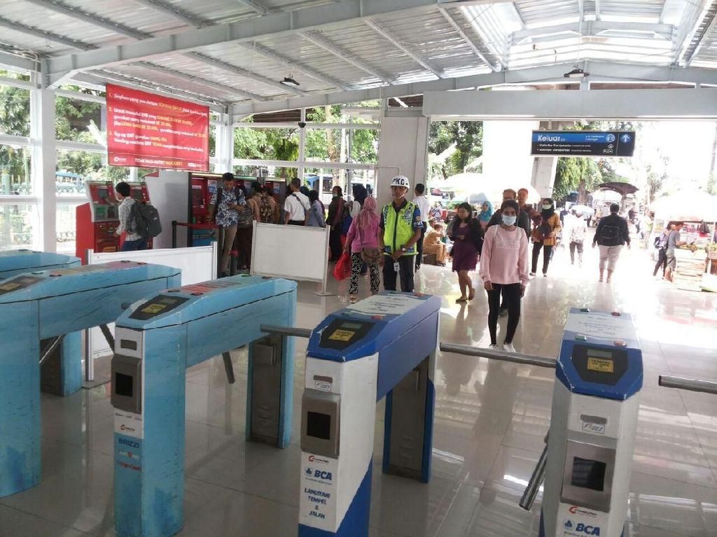 Ada Aksi Bela Palestina, KCI Antisipasi Lonjakan Penumpang KRL Ada Aksi Bela Palestina, KCI Antisipasi Lonjakan Penumpang KRL
