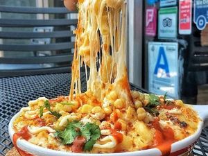 Coba Lihat! 10 Makanan Ini Dipenuhi Lelehan Keju Mulur Menggiurkan Coba Lihat! 10 Makanan Ini Dipenuhi Lelehan Keju Mulur Menggiurkan
