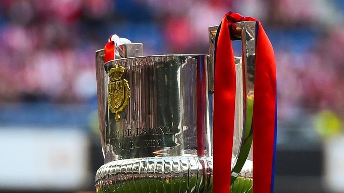 BARCELONA, SPAIN - MAY 30:  The trophy is seen prior to the Copa del Rey Final match between FC Barcelona and Athletic Club at Camp Nou on May 30, 2015 in Barcelona, Spain.  (Photo by David Ramos/Getty Images)