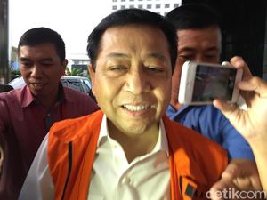 Foto: Senyum Langka Novanto Sejak Ditahan KPK