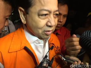 Tak Lagi Tebar Senyum Saat Tiba di KPK, Novanto Terus Menunduk Tak Lagi Tebar Senyum Saat Tiba di KPK, Novanto Terus Menunduk