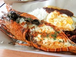 Di Singapura Sedang Tren Nasi Lemak Lobster yang Diantre hingga 2 Jam!