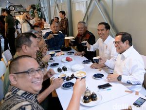 Ke Bandung, Jokowi Cicip Kopi Terbaik di Dunia dari Gunung Puntang Ke Bandung, Jokowi Cicip Kopi Terbaik di Dunia dari Gunung Puntang