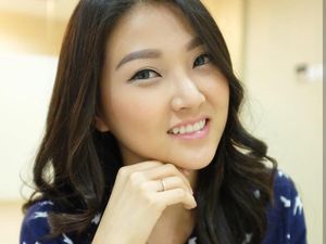 Mengintip Aksi Yoga Akrobatik si Cantik Sarwendah