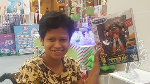 Ekspresi Bahagia Anak-Anak Difabel Saat Dapat Mainan