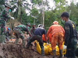 Korban Terakhir Tanah Longsor di Pacitan Berhasil Ditemukan Korban Terakhir Tanah Longsor di Pacitan Berhasil Ditemukan