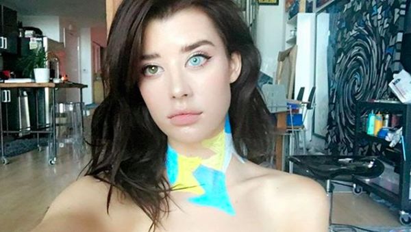 Matanya Beda Warna, Model Cantik Ini Pukau Netizen