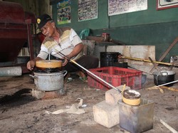 Warga Kaltara Sulap Batok Kelapa Jadi Asap Cair Pembasmi Rayap