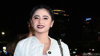 Aksi Saling Lapor Antara Dewi Persik dan Petugas Trans Jakarta