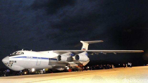 Pesawat militer Rusia parkir di Bandara Frans Kaisepo, Biak