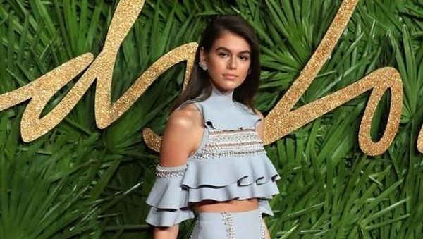 8 Selebriti Paling Stylish di Karpet Merah British Fashion Awards 2017