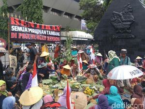 Tolak Pabrik Semen, Warga Kendeng Kenduri di Kantor Ganjar Pranowo