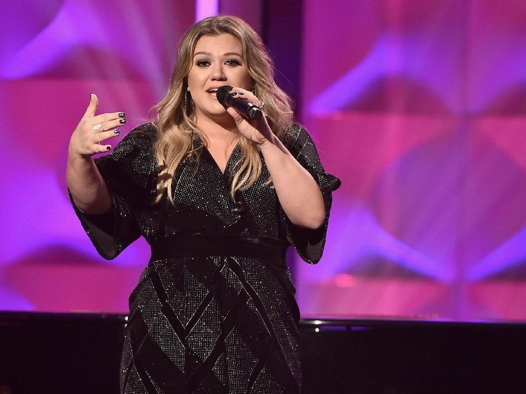 Mengenal Penyakit Usus Buntu yang Dialami Penyanyi Kelly Clarkson