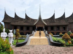 Bukan di Jakarta, Ini TMII Versi Sumatera Barat