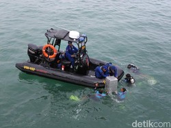 Polda Jabar Gelar Simulasi Pengamanan Pilkada di Perairan Cirebon