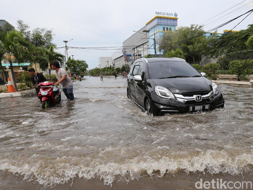 Waspada Mobil Rusak Akibat Banjir Rob Setelah Gerhana Waspada Mobil Rusak Akibat Banjir Rob Setelah Gerhana