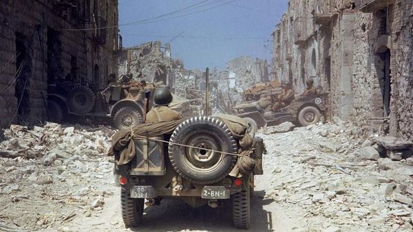 Foto Warna Perang Dunia II Seolah Baru Terjadi Kemarin