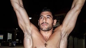 Dokter Ganteng Bertubuh Kekar yang Doyan Banget Workout