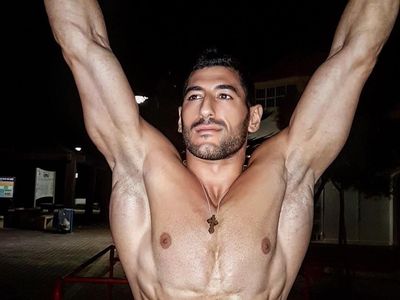 Dokter Ganteng Bertubuh Kekar yang Doyan Banget Workout