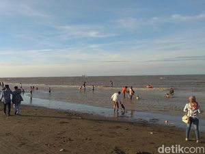 Bukan Cuma Goyangan, Karawang Juga Punya Pantai Hits