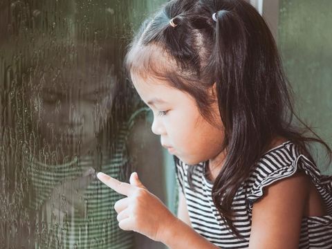 Anak sedih karena dibanding-bandingkan/