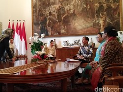 Roti Unyil dan Kue Lapis Temani Obrolan Jokowi Bersama Rula Ghani