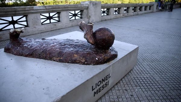 Mengenaskan, Begini Penampakan Patung Messi Sekarang